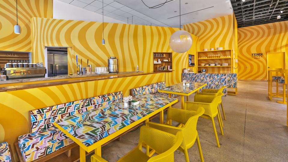 fendi-cafe-miami-maximalismo-cores-4 cafe fendi miami amarelo cores maximalismo decoração restaurante colorido pintura psicodélico