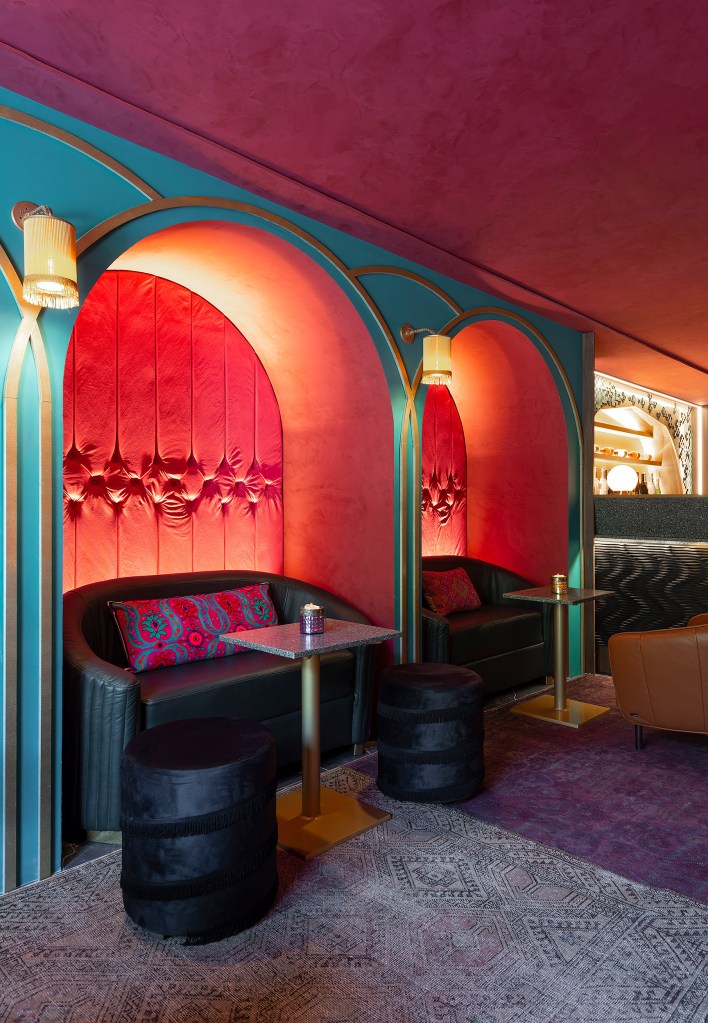 Wine Bar Pra lá de Marrakech – Alessandra Casagrande. Wine Bar Pra lá de Marrakech - Alessandra Casagrande. Ambiente da CASACOR Santa Catarina 2021.