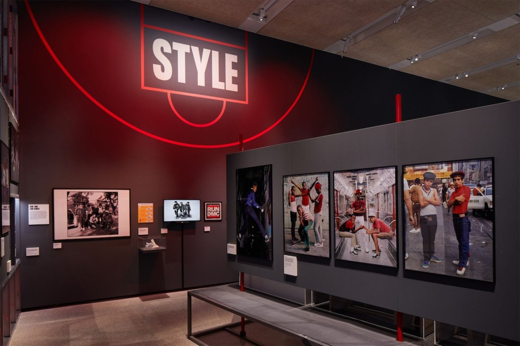 exposição tenis- londres tenis; cultura e entretenimento; moda; historia do tenis; museu do design londres