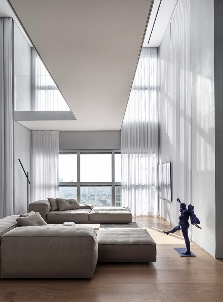 the-glass-blocks-duplex-2-60dc92f56df4c Blocos de vidro melhoram a iluminação natural em apartamento duplex localizado em Israel