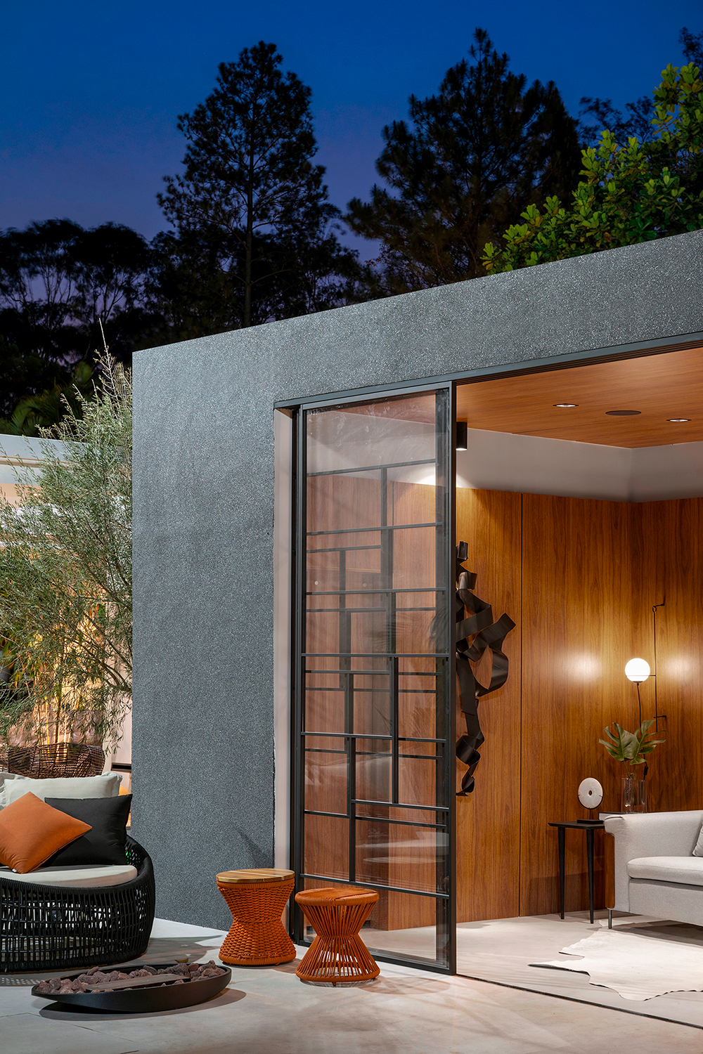 M&oacute;dulo 37 Francisco Morais Framo Arquitetura CASACOR Minas Gerais 2021b sala estar de madeira steel frame conteiner decora&ccedil;&atilde;o arquitetura