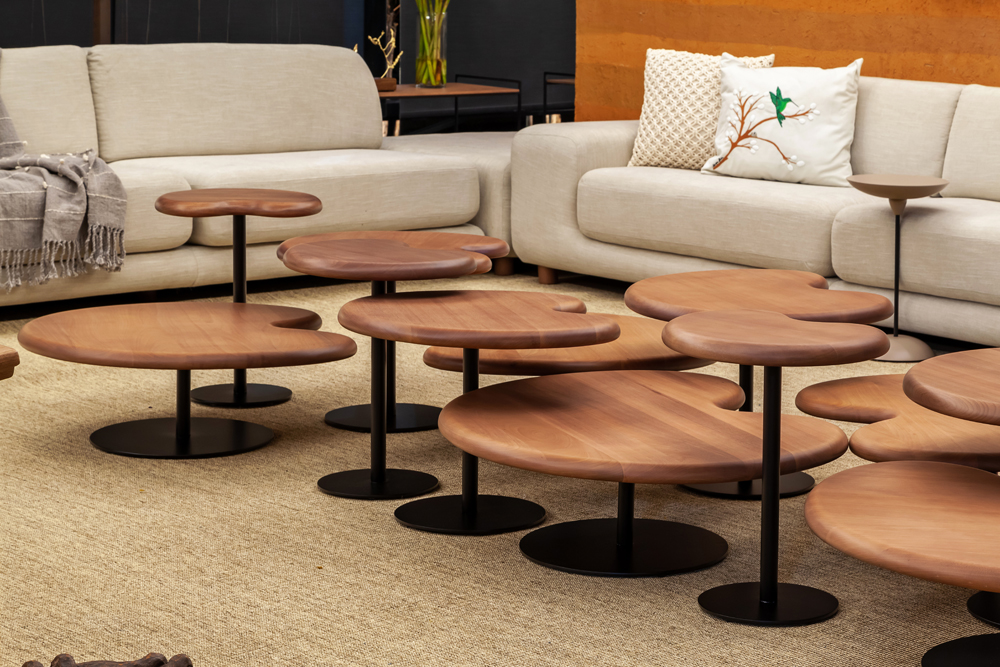 Espa&ccedil;o (COM)VIVER Assis Humberto e Marcus Vin&iacute;cius Studio Arquitet&ocirc;nico CASACOR Minas Gerais 2021 sala estar fachada jardim terroso aluminio sustentabilidade