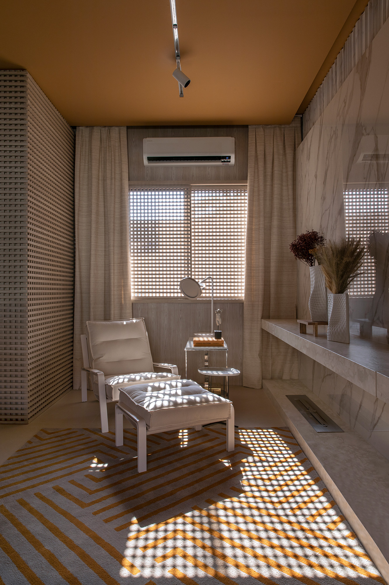 studio A R interiores - Living Natural, projeto da CASACOR Ribeir&atilde;o Preto 2021.