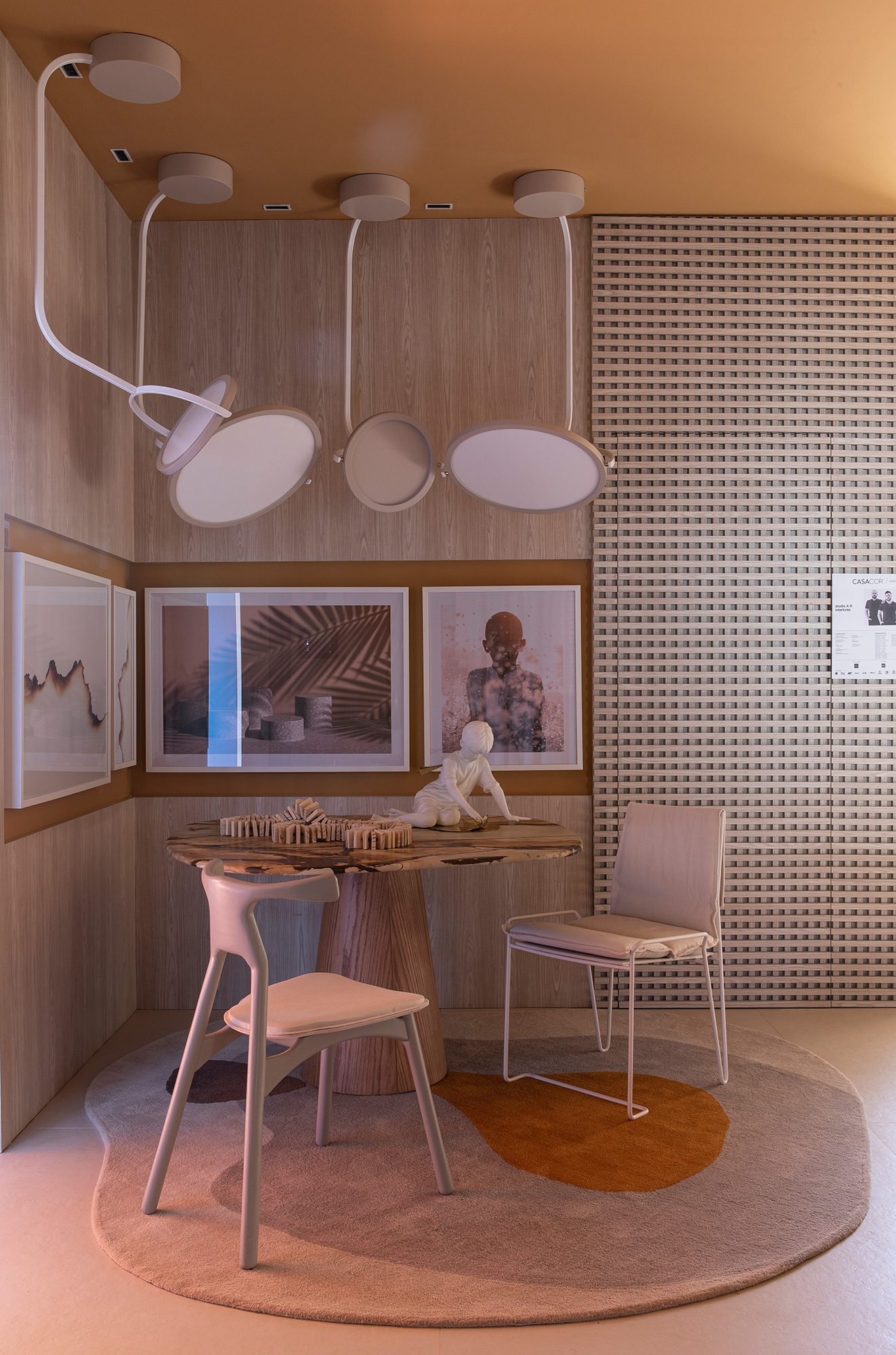 studio A R interiores - Living Natural, projeto da CASACOR Ribeir&atilde;o Preto 2021.