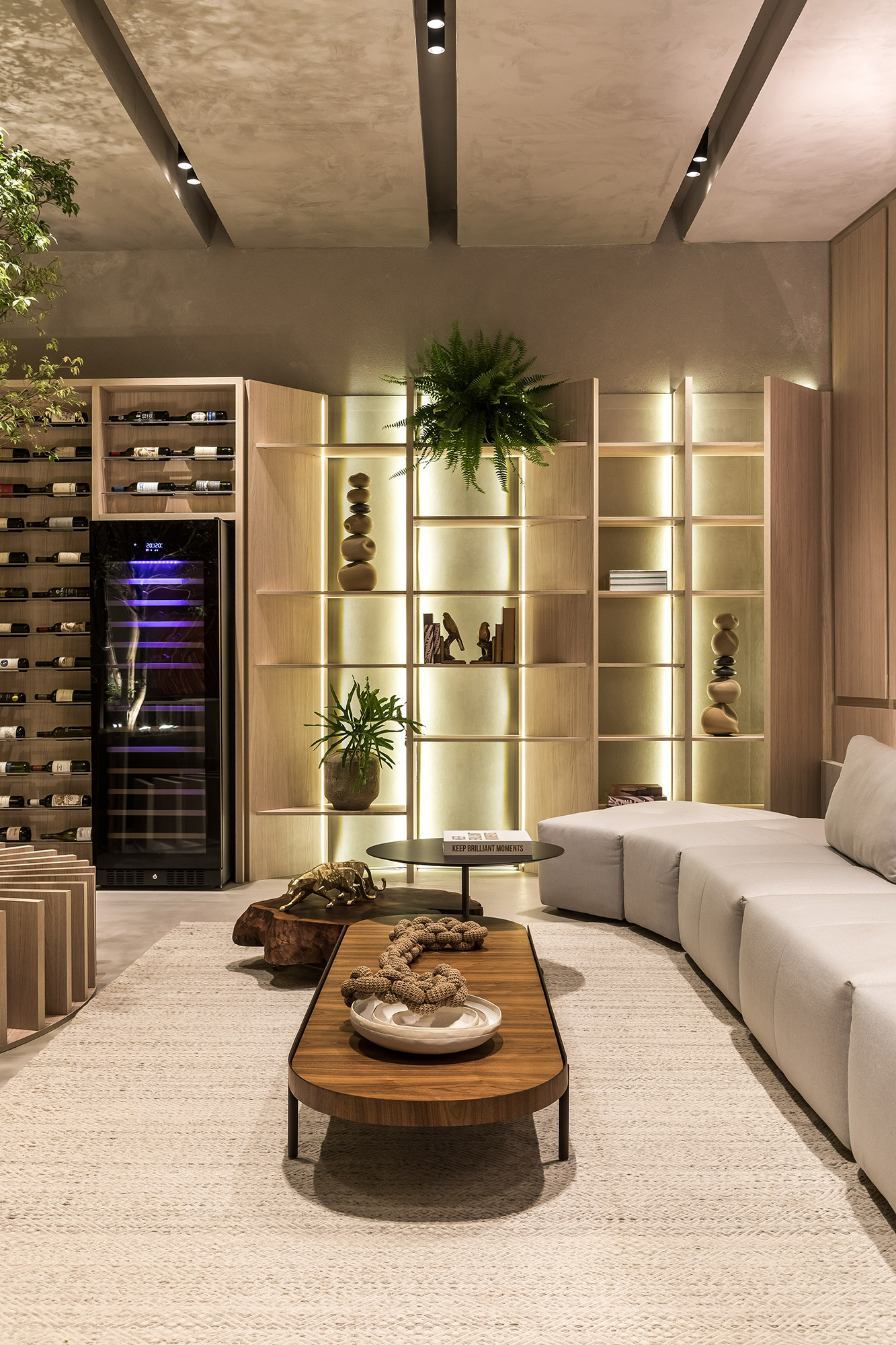 Gourmet Ra&iacute;zes by Evivv Claudia Pimentel Bueno Ra&iacute;ssa Bueno Ribeiro CASACOR Paran&aacute; 2021 sala estar decora&ccedil;&atilde;o design biofilia