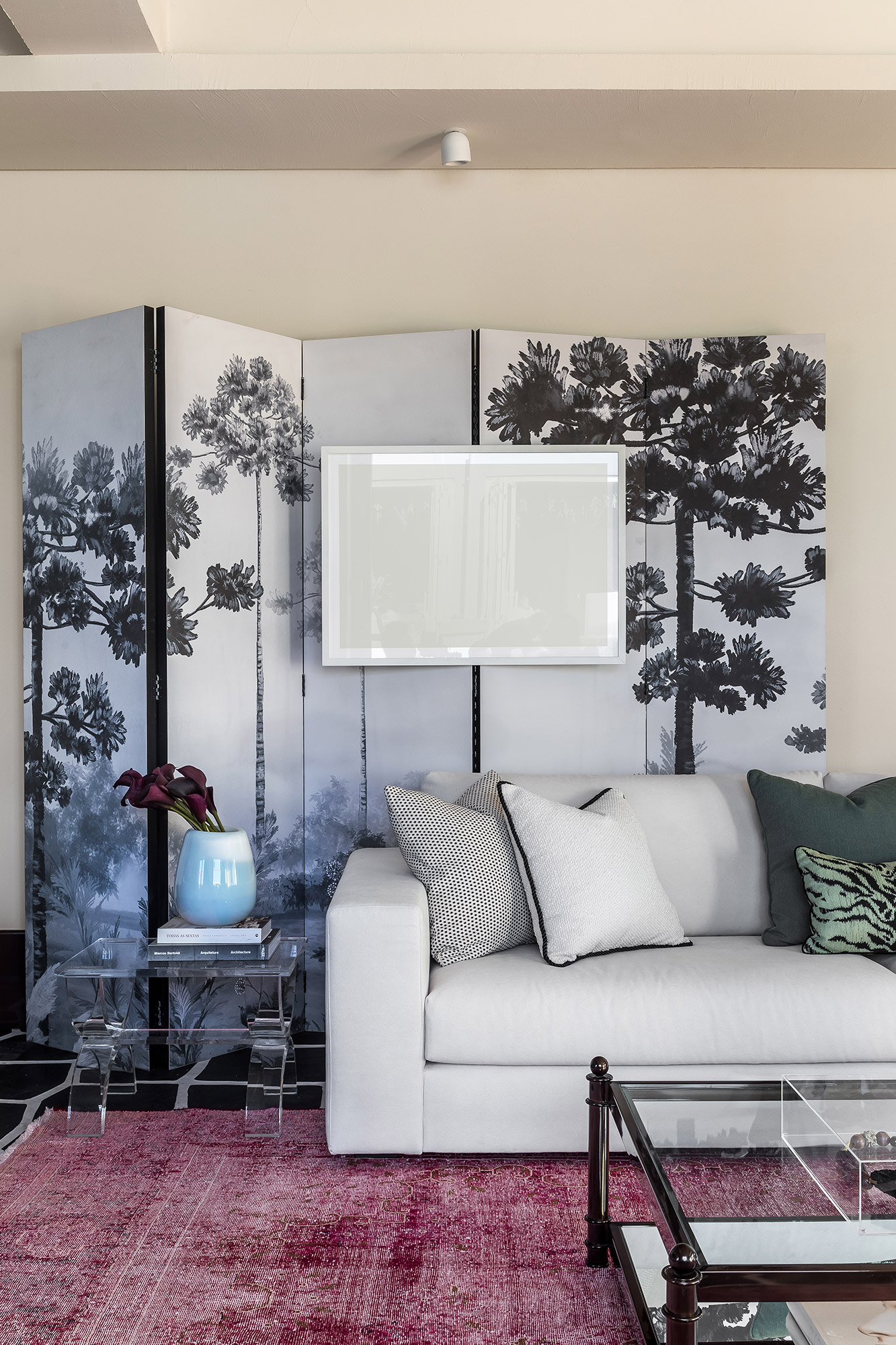 Gabinete Gustavo Scaramella CASACOR Paran&aacute; escrit&oacute;rio mesa estante madeira livros decora&ccedil;&atilde;o design