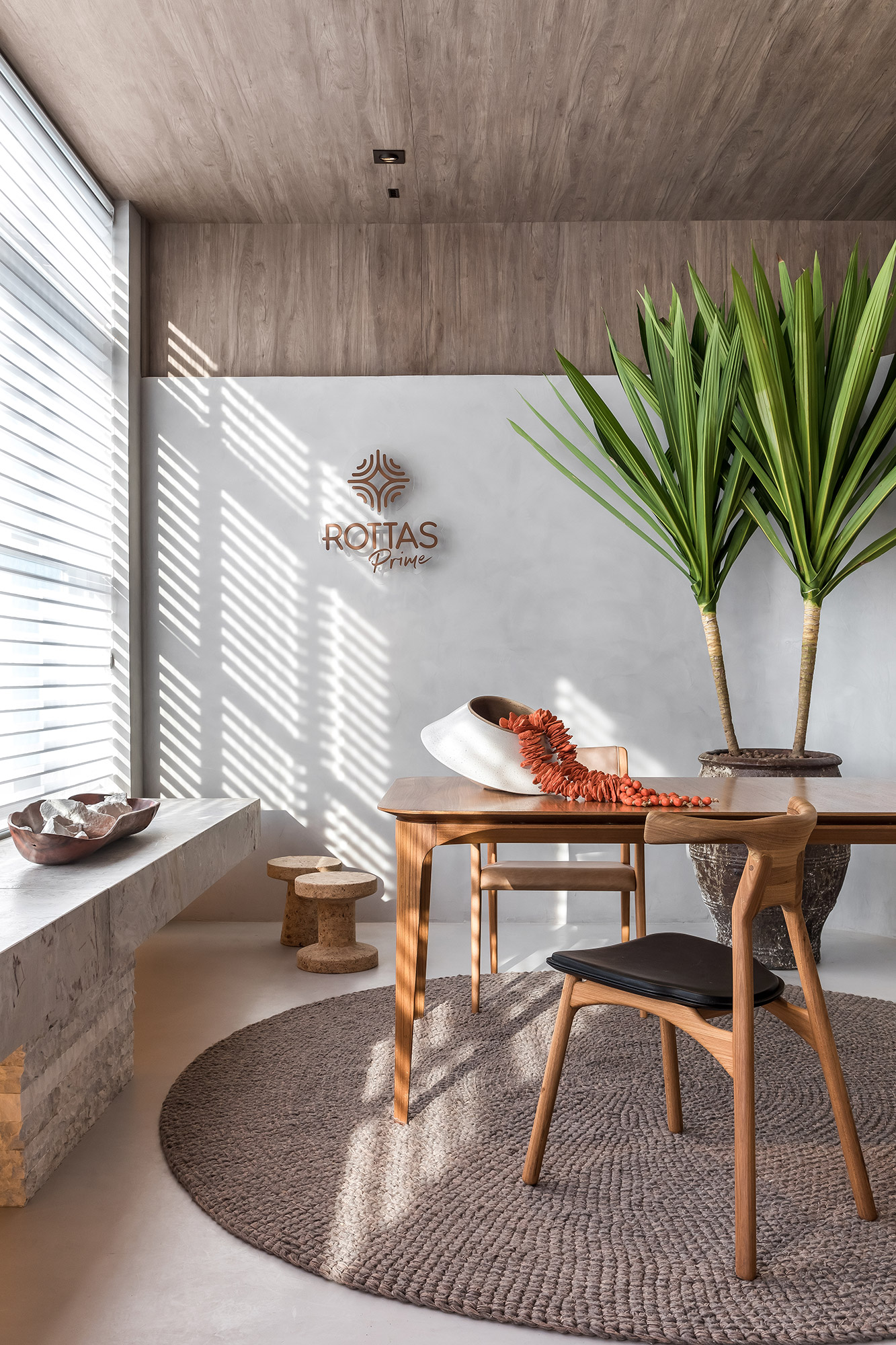 Rottas Prime Lounge Nicolle Nogueira Katherine Heim Weber CASACOR Paran&aacute; 2021 sala madeira decora&ccedil;&atilde;o design arquitetura