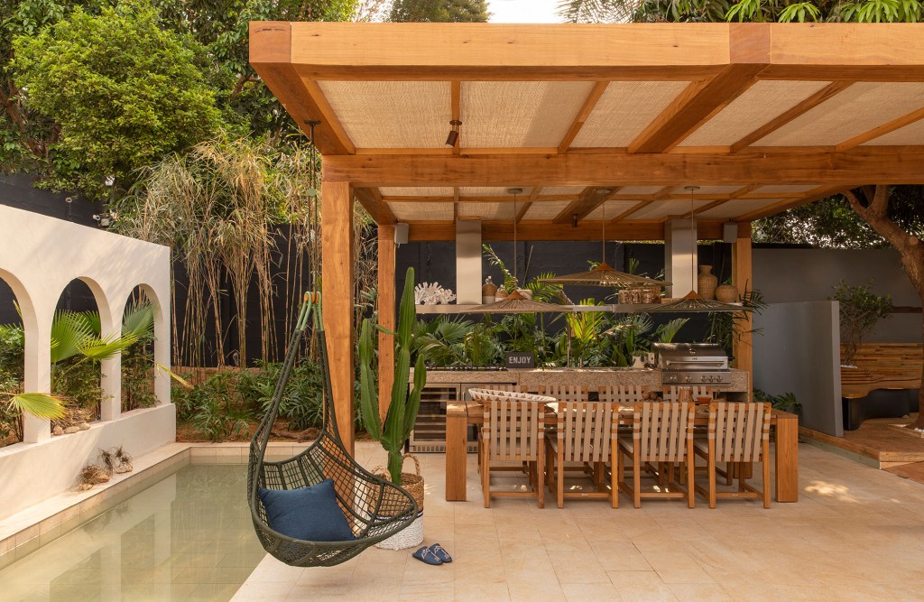 Varanda Mediterrânea, ambiente da CASACOR Ribeirão Preto 2021 por Sarita Ávila.