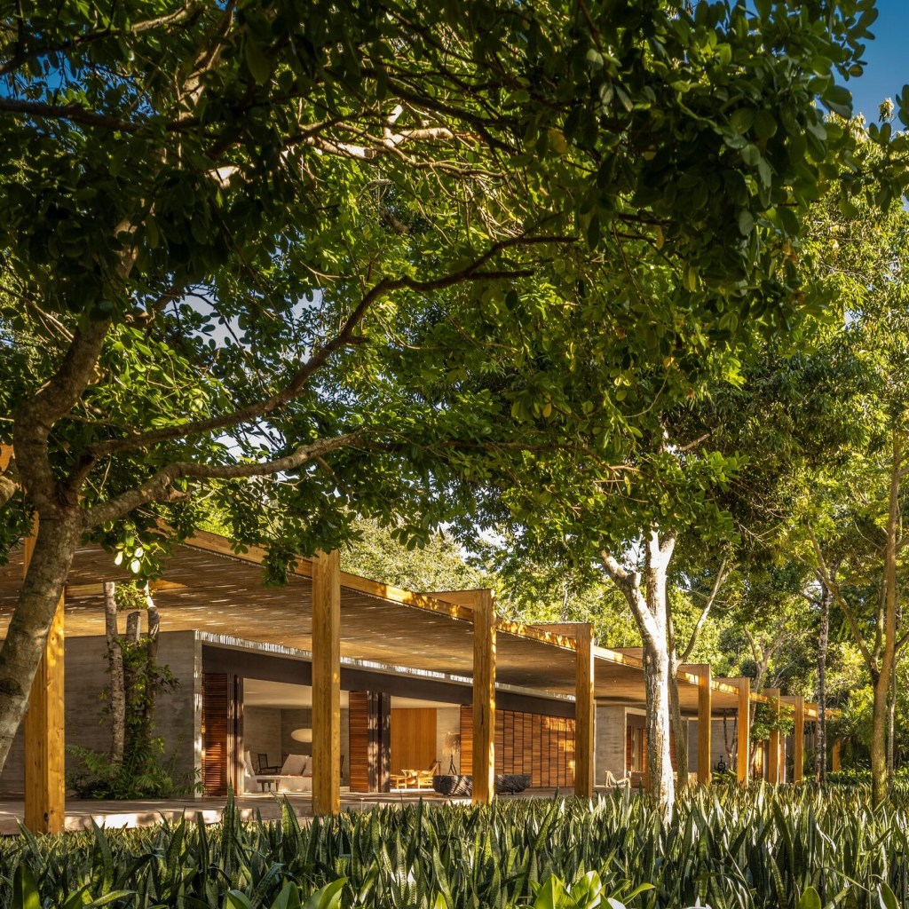mk27casanaareiafernandoguerramedium-10 Sand House está localizada em Trancoso, na Bahia