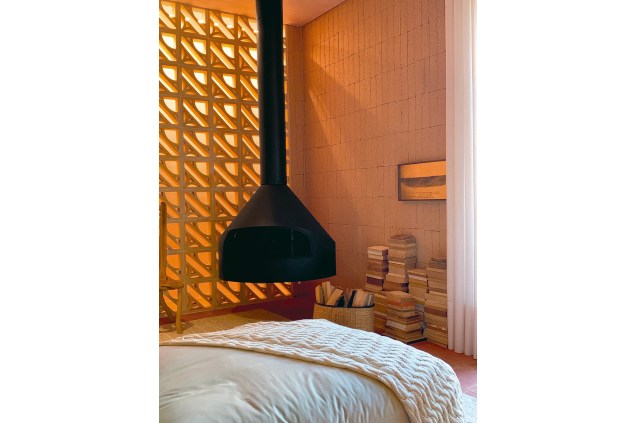 No Estúdio Hygge, assinado por Melina Romano para a CASACOR São Paulo 2019, o teto recebeu Decora Efeito Cimento Queimado na cor Tubarão Branco e a parede do banheiro foi colorida com Decora Matte na cor Hera. Ambas as cores são da Coral. No Estúdio Hygge, assinado por Melina Romano para a CASACOR São Paulo 2019, o teto recebeu Decora Efeito Cimento Queimado na cor Tubarão Branco e a parede do banheiro foi colorida com Decora Matte na cor Hera. Ambas as cores são da Coral.