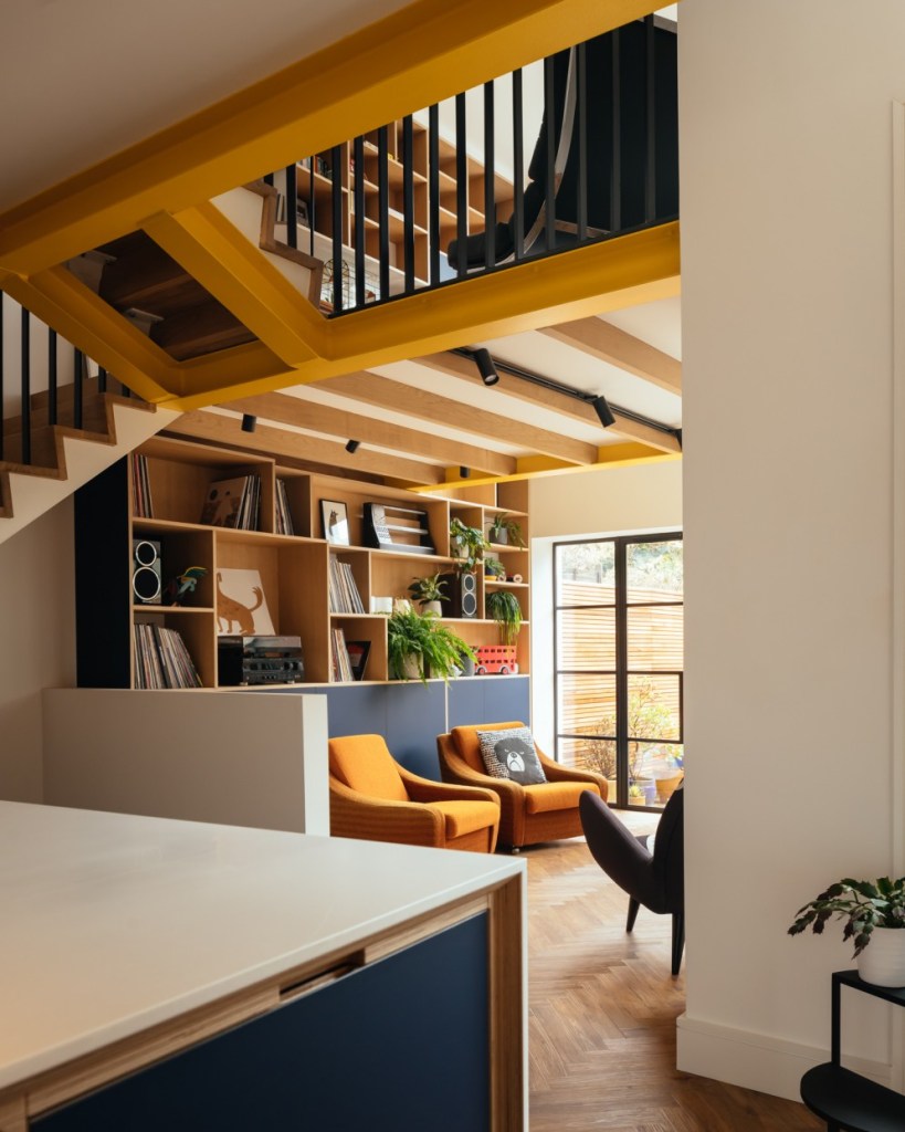 11-Preston-JimStephenson-19-WebRes-994×1243 Casa inglesa estilo industrial