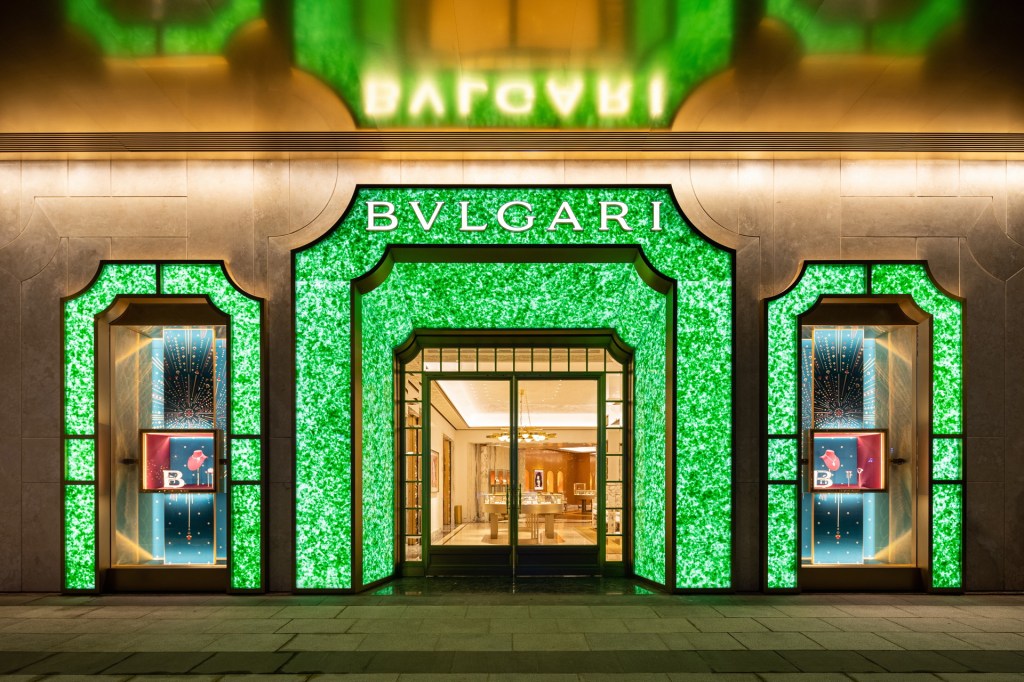 vitrine bulgari; sustentabilidade; garrafas; shanghai