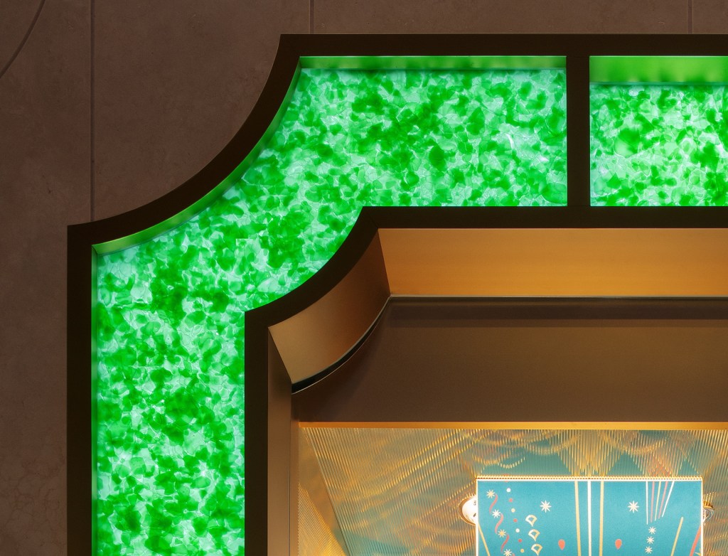 vitrine bulgari; sustentabilidade; garrafas; shanghai