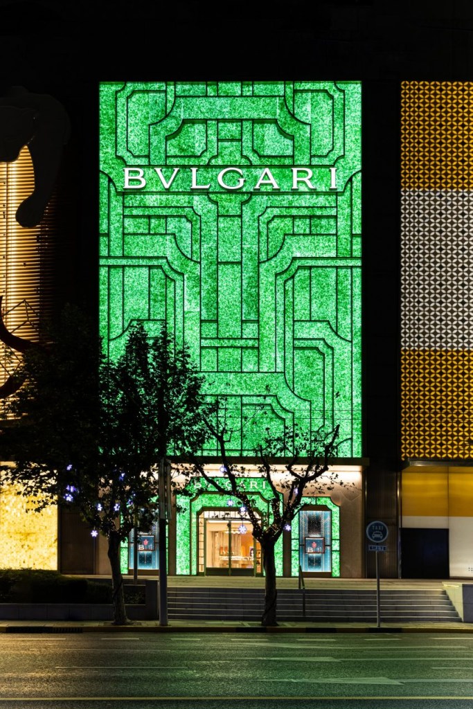 vitrine bulgari; sustentabilidade; garrafas; shanghai