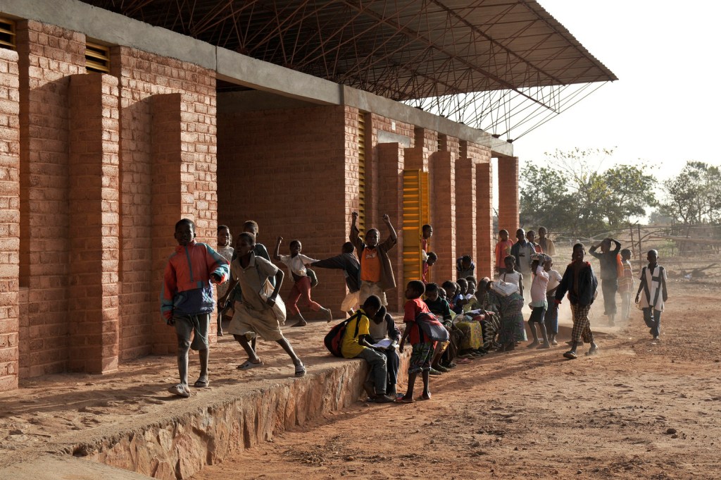 escola-primaria-assinada-por-kere-pritzker Escola Primária em Gando