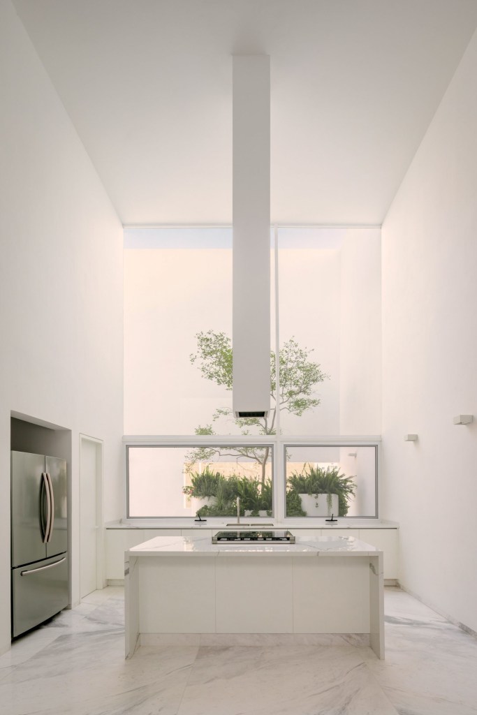 la-piedad-cotaparedes-arquitectos-mexico-architecture_dezeen_2364_col_2-1704×2556 Casa no México Minimalista e Moderna