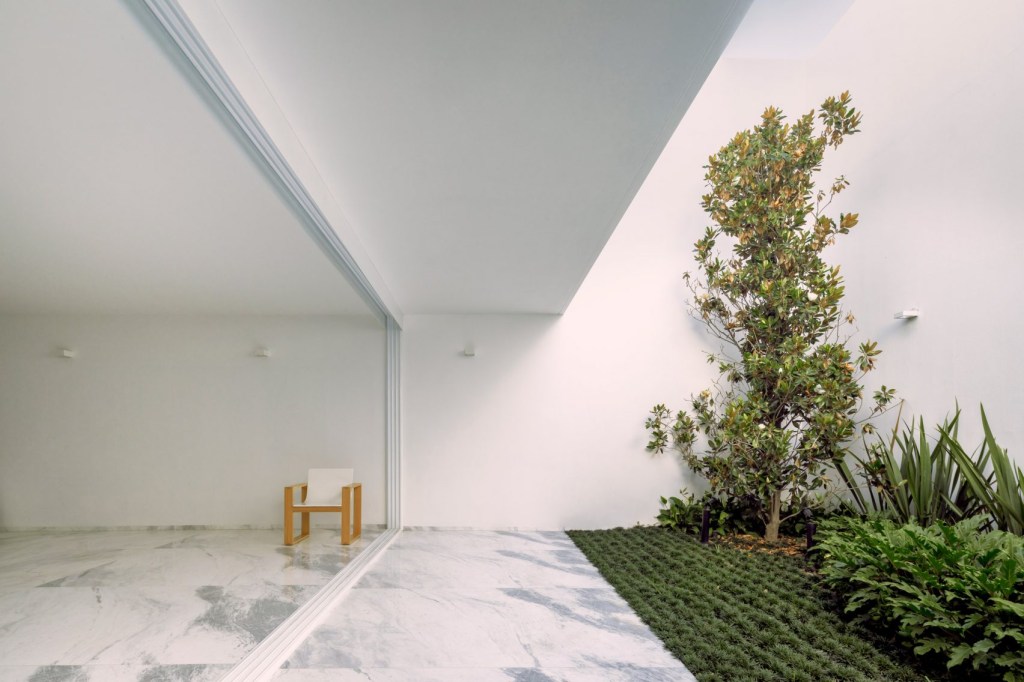 la-piedad-cotaparedes-arquitectos-mexico-architecture_dezeen_2364_col_9-1704×1136 Casa no México Minimalista e Moderna