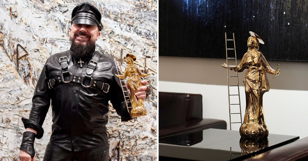 peter-marino-receives-the-design-prize-2021-best-exhibition-new-york-designboom-1200 peter marino; prêmio; troféu madonnina de ouro