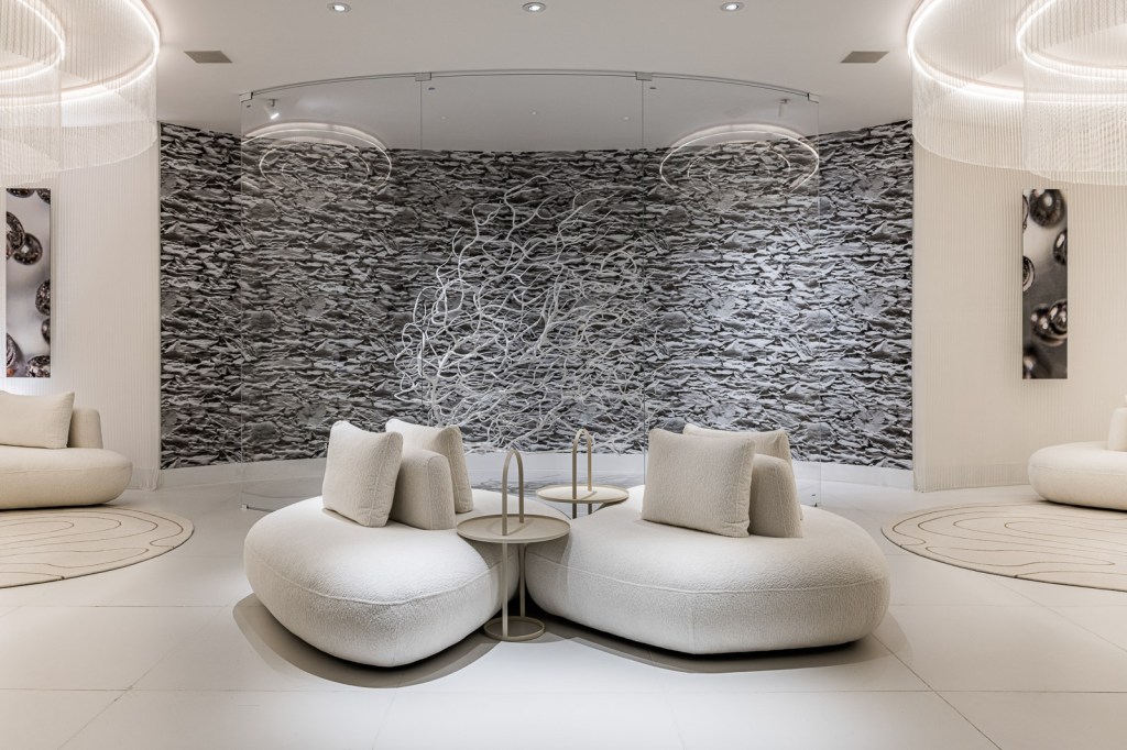 brunete fraccaroli casacor sp 2022 atraves olhar led branco sala sofa luminaria tapete