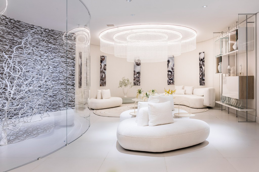 brunete fraccaroli casacor sp 2022 atraves olhar led branco sala quadro mesa tapete lustre estante