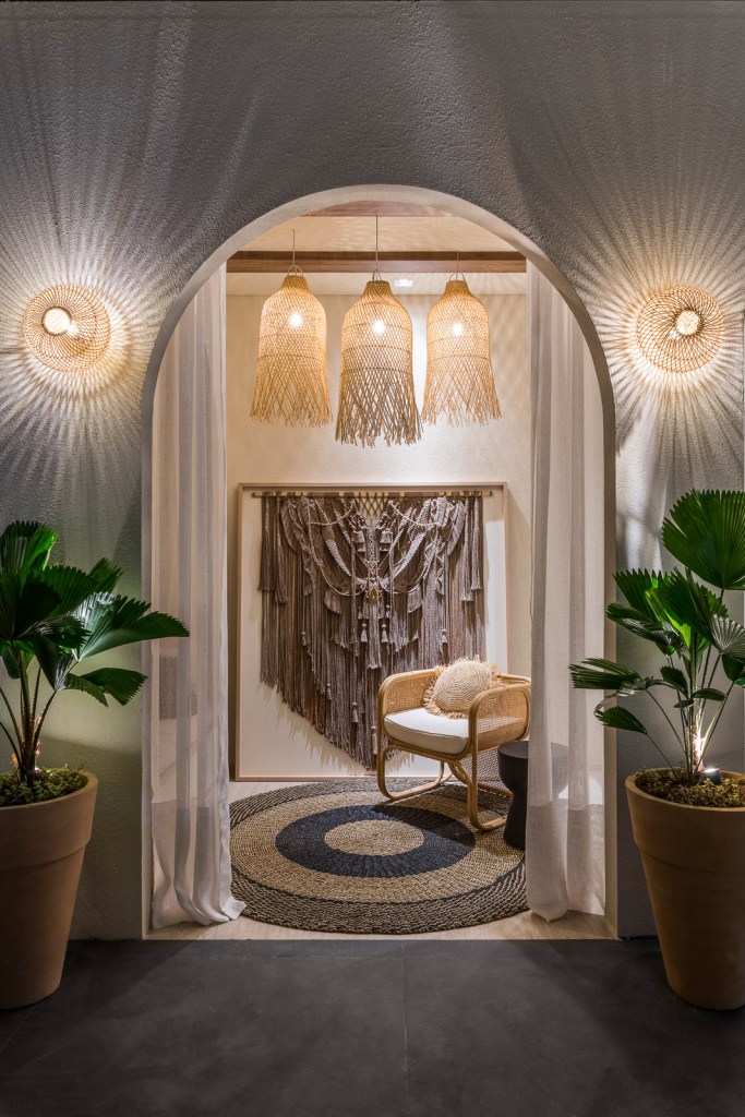 joe filho arquitetura bano tulum casacor sp 2022 porta luminaria tapete poltrona