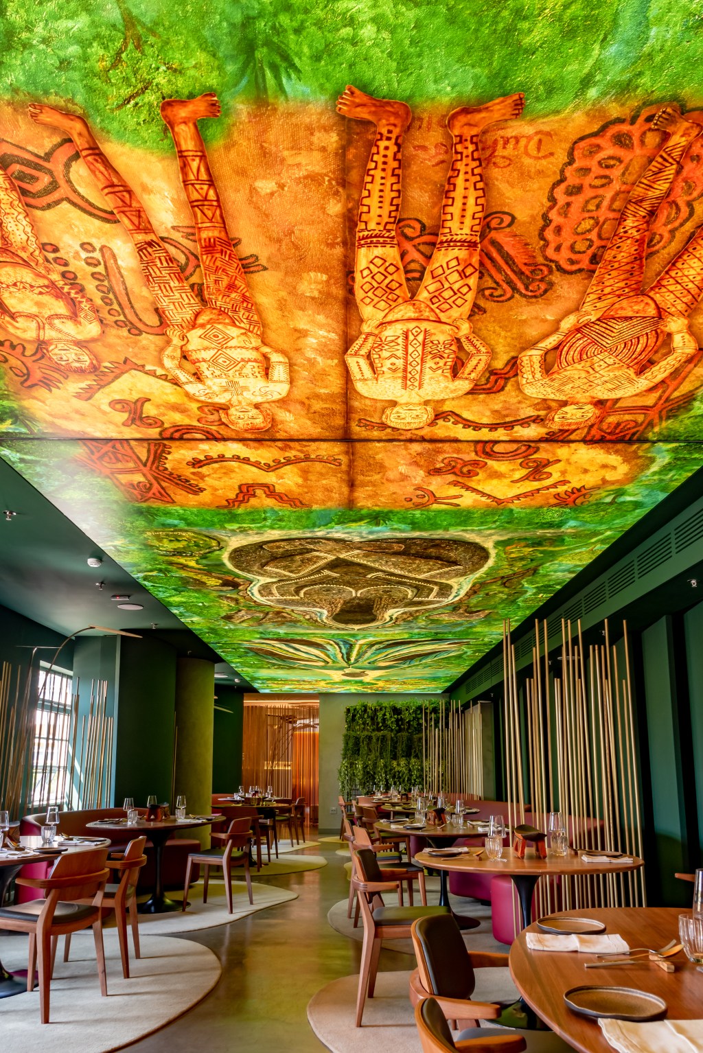 Notiê Amazonia -8 Crédito Wesley Diego Emes Obra no teto do restaurante Notiê da artista indigena Duhigó