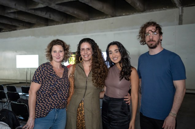Fabiana Lopez e Marta Carvalho e equipe. Fabiana Lopez e Marta Carvalho e equipe.