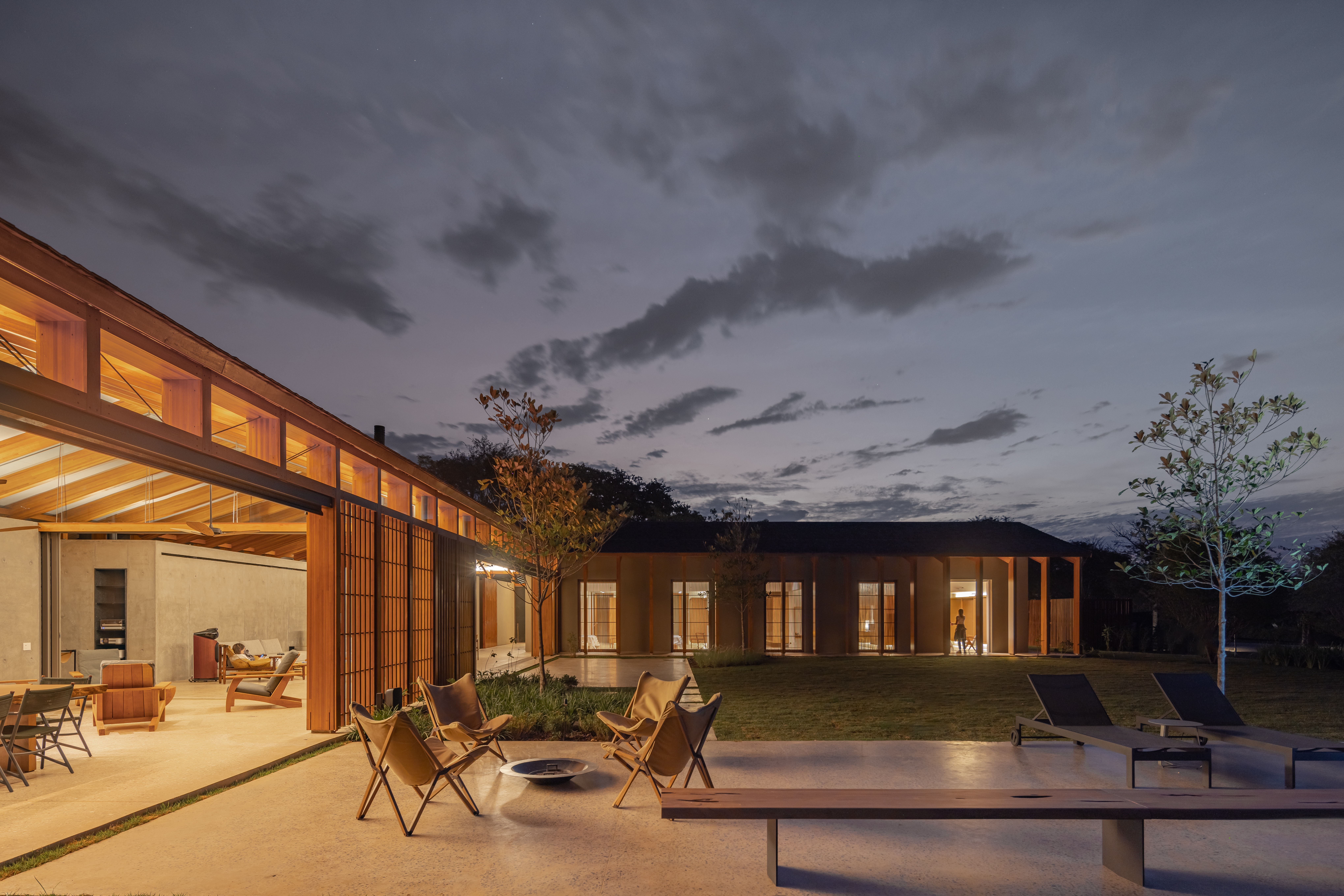 Resid&ecirc;ncia Haras Larissa III - casa de campo em L assinada por Gui Mattos Arquitetura