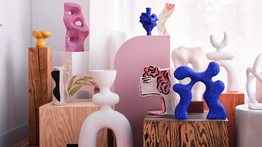 O mercado online de arte e objetos de design "The Ode" To hospeda um showroom aberto que apresentará os itens selecionados da marca, incluindo obras de arte únicas, esculturas, vidraria, vasos e outros objetos de design. O mercado online de arte e objetos de design "The Ode" To hospeda um showroom aberto que apresentará os itens selecionados da marca, incluindo obras de arte únicas, esculturas, vidraria, vasos e outros objetos de design.