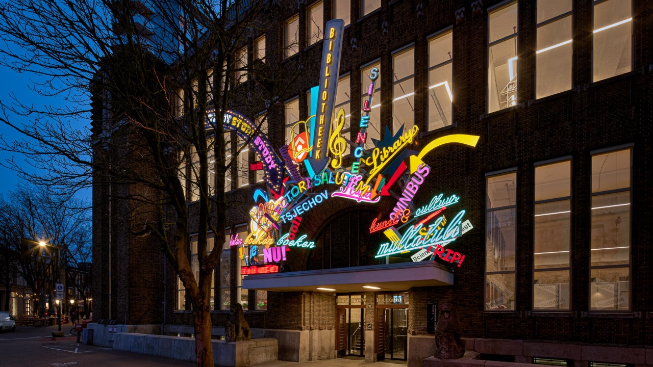 livraria pública, letreiro luminoso