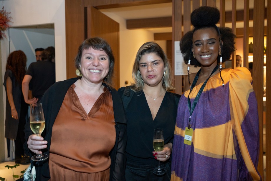 Carmela Rocha, Sabrina Ostacio, Audrey Caroline.