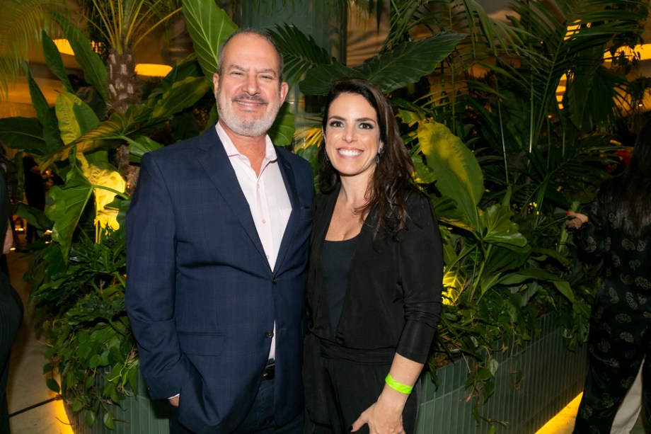 Antonio Joaquim e Marina Crocomo.
