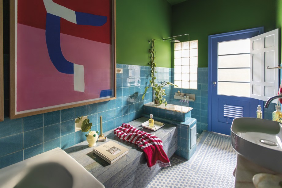 Isabela Bethonico e Studio Tertúlia - Quarto de Banho: Azul ou Paciência e Coragem. Projeto da CASACOR Minas Gerais 2023.
