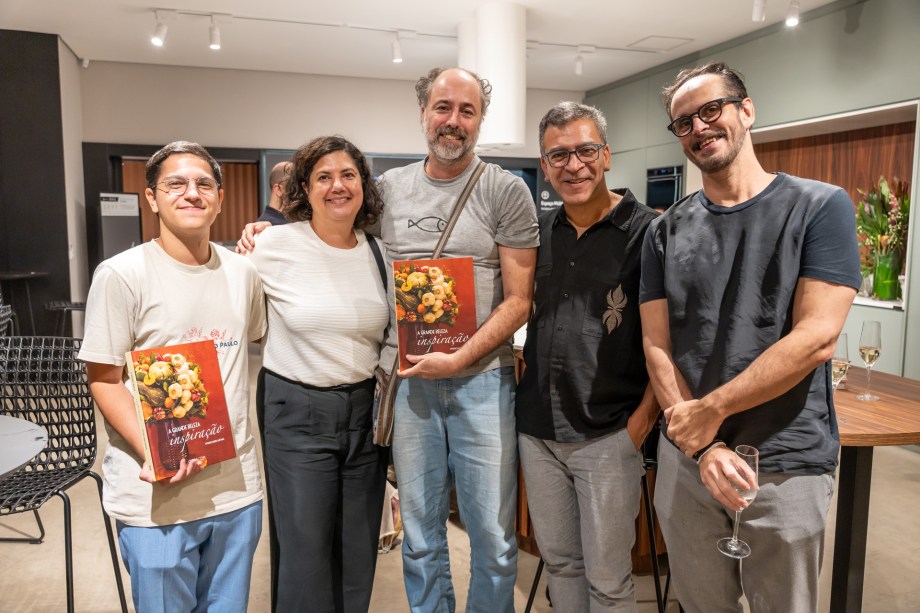 Lucas Pontes, Carla Pontes, Ricardo Zagallo, Pedro Ariel e Breno Lago.