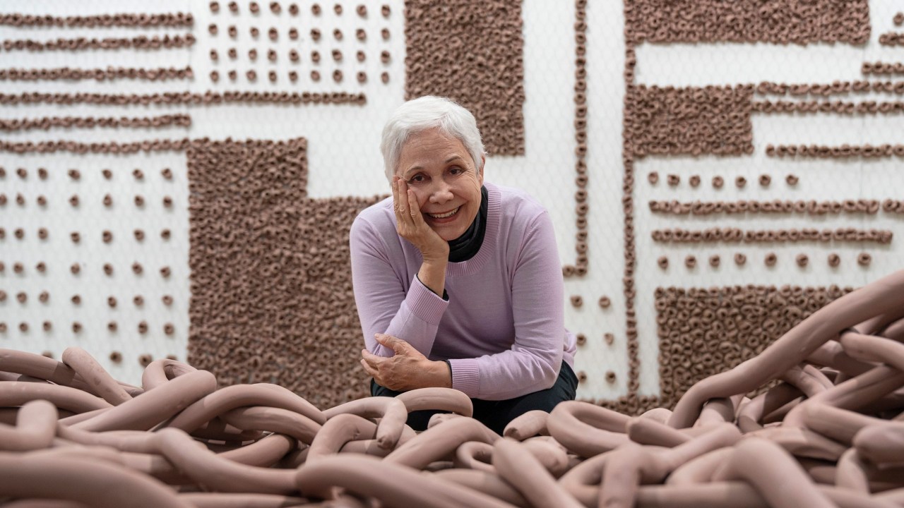 Anna Maria Maiolino recebe Leão de Ouro na 60ª Bienal de Arte de Veneza