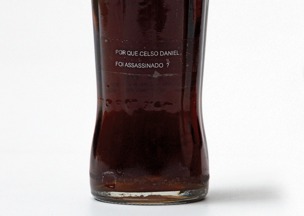Por que Celso Daniel foi assassinado? Cildo Meireles – Galeria Luiza Strina – Art Basel Miami 2023 Por que Celso Daniel foi assassinado? Cildo Meireles - Galeria Luiza Strina - Art Basel Miami 2023