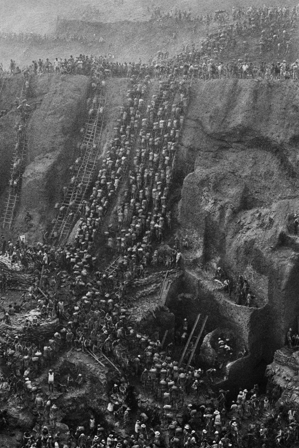 Sebastião Salgado 1 Registros do maior garimpo a céu aberto do mundo na região da Amazônia Paranaense