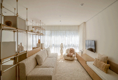 Em apenas 45 m², este apê vira refúgio na cidade com décor minimalista. Projeto Estúdio Samba.