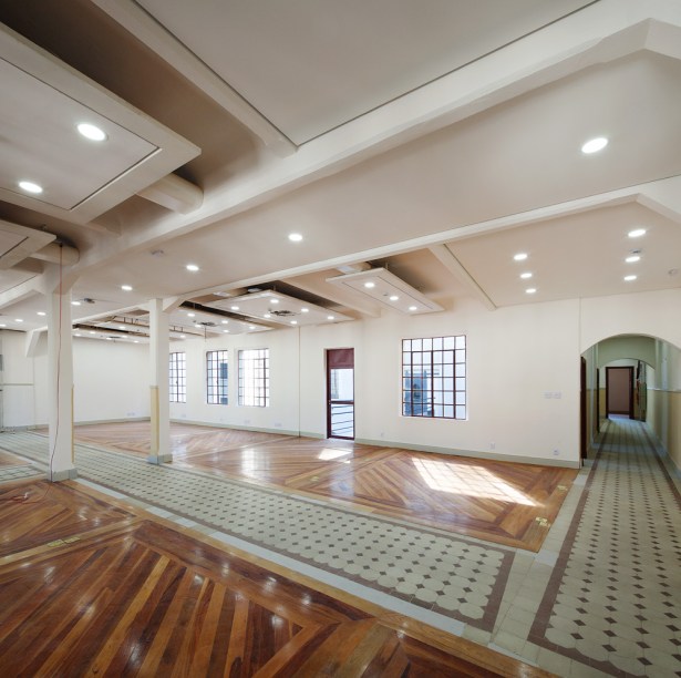 Imagens do Edifício Sampaio Moreira após a restauração assinada pelo escritório Kruchin Arquitetura.