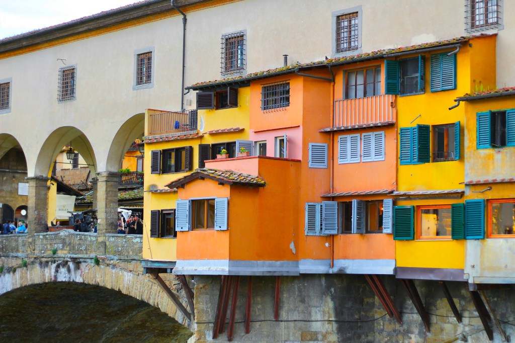 lorenzo-turroni-ponte-vecchio-unsplash-casacor Detalhes das construções existentes pela extensão da Ponte Vecchio.