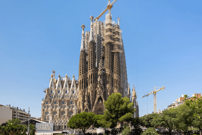 sagrada-familia-2026-final-completion-date_dezeen_2364_col_0