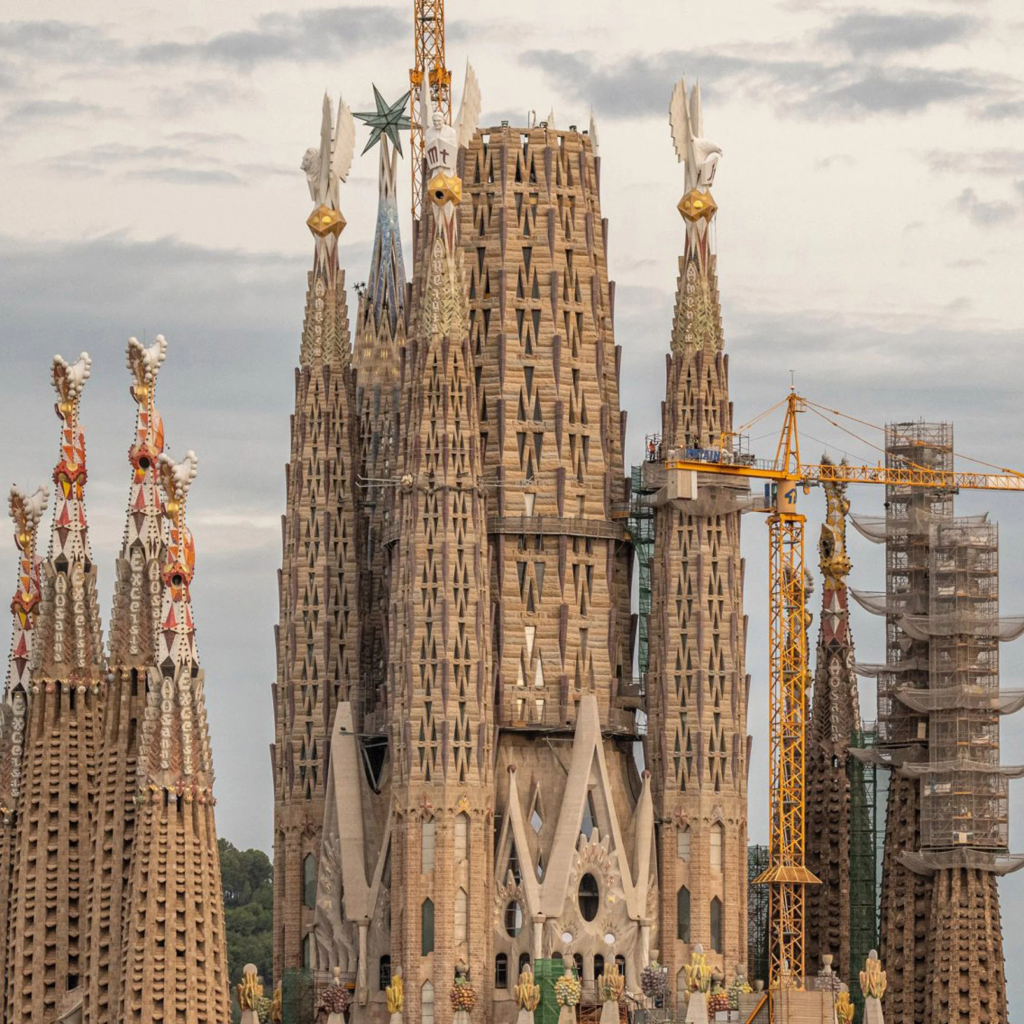 Sagrada Família anuncia data de conclusão para 2026