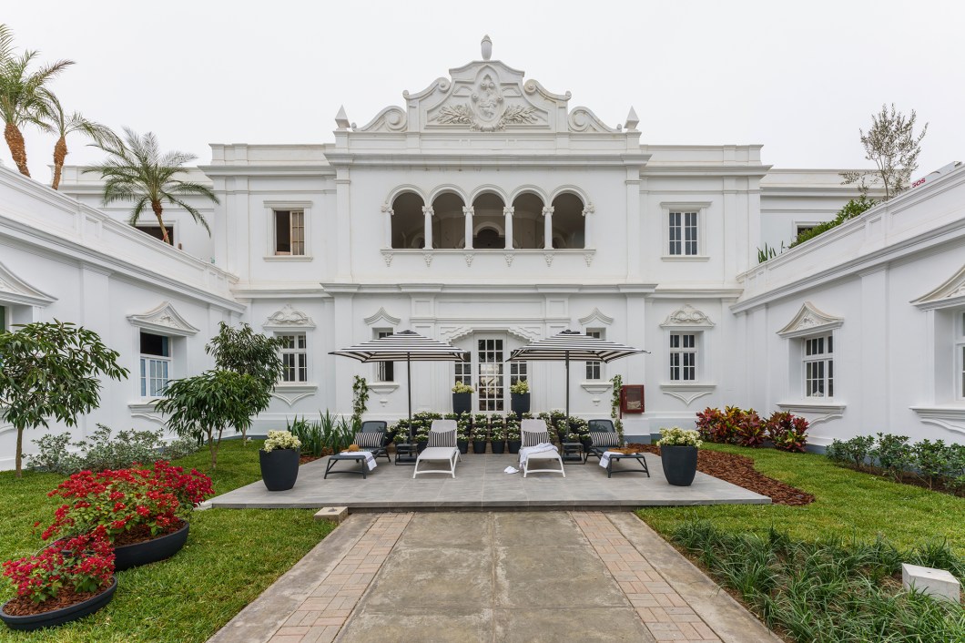 <b>Marcia Lenz - El Jardín del Hotel.</b> Um paisagismo que busca valorizar a arquitetura do hotel, complementar sua elegância e, ao mesmo tempo, criar espaços de contemplação da natureza. Este projeto tem como foco proporcionar uma experiência única, seja para relaxar, tomar um café ou simplesmente apreciar a paisagem. O jardim foi projetado para uma rede hoteleira com o objetivo é trazer conforto às áreas externas. <b>Marcia Lenz - El Jardín del Hotel.</b> Um paisagismo que busca valorizar a arquitetura do hotel, complementar sua elegância e, ao mesmo tempo, criar espaços de contemplação da natureza. Este projeto tem como foco proporcionar uma experiência única, seja para relaxar, tomar um café ou simplesmente apreciar a paisagem. O jardim foi projetado para uma rede hoteleira com o objetivo é trazer conforto às áreas externas.